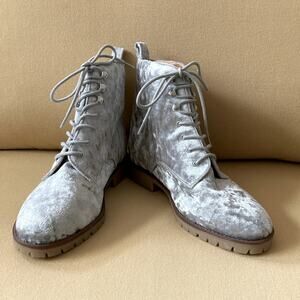 NWOT Gray Velvet Lace-Up Ankle Boots Size 8.5